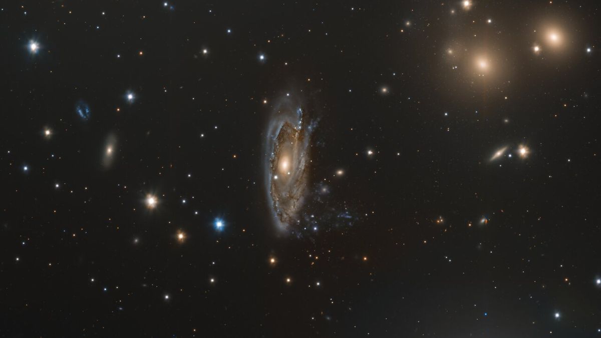 Gas y estrellas ‘robados’ de una galaxia en una sorprendente fotografía y vídeo del Observatorio Europeo Austral