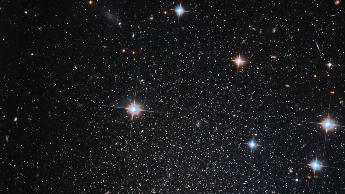 El telescopio Hubble descubre una minigalaxia muy brillante (imagen)