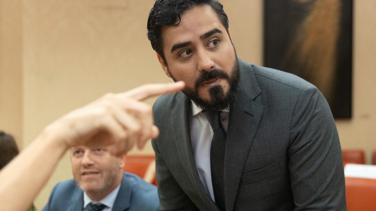 Rifirrafe entre Óscar Puente y Alvise en redes: “Hueles a cárcel”