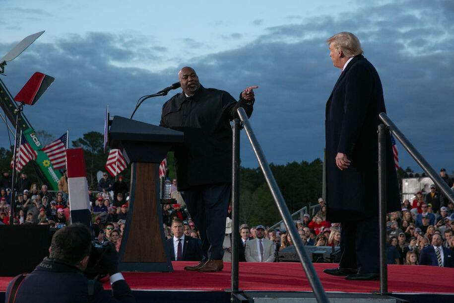 Senador republicano pide ignorar vínculos de Trump con candidato “nazi”