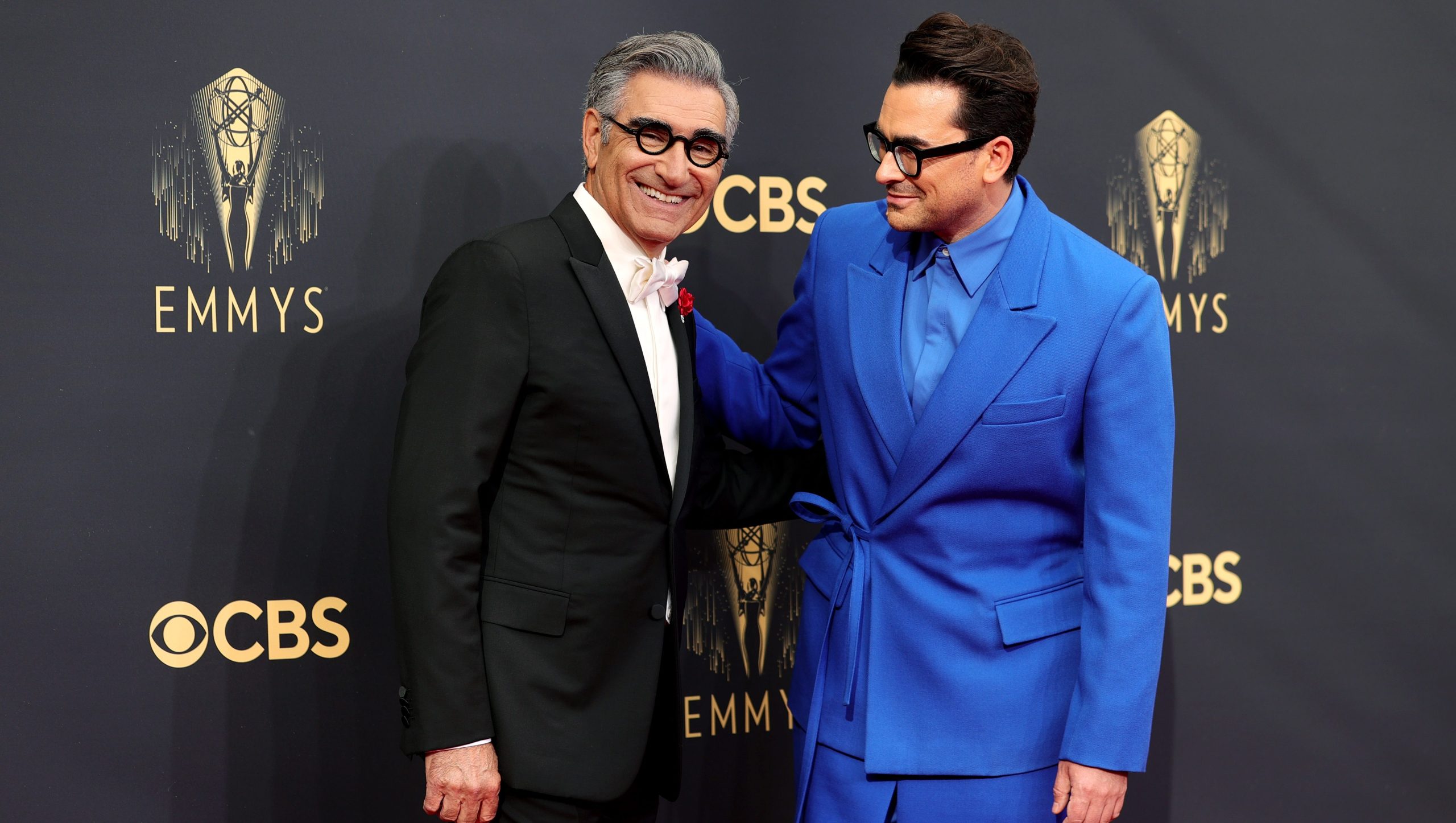 ¿Quiénes son Eugene y Dan Levy? Conoce a los presentadores de los Emmy 2024 – Hollywood Life