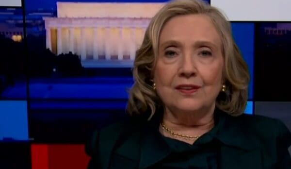 Hillary Clinton denuncia la terrible cobertura mediática sobre Trump