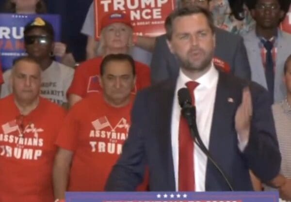 JD Vance vuelve a hundir a Donald Trump