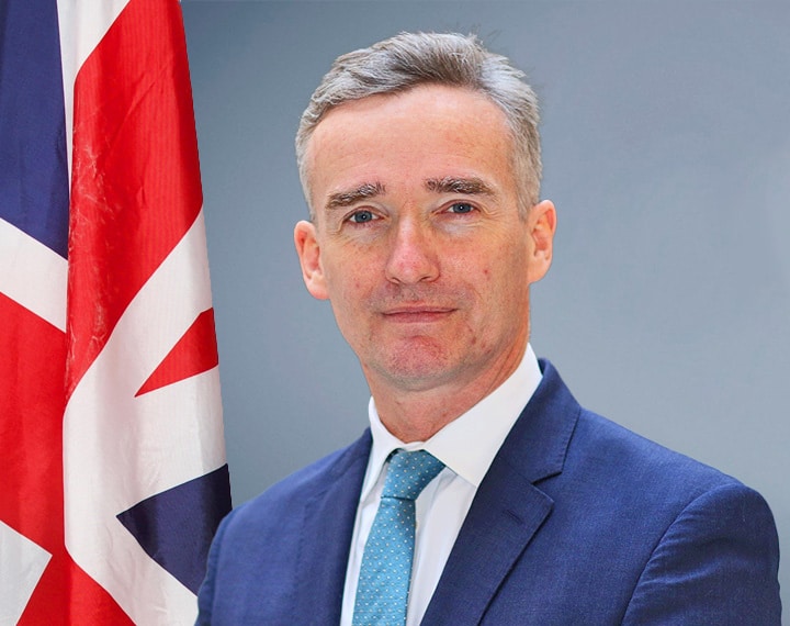 El nuevo embajador británico, Sir Alex Ellis, llega a España