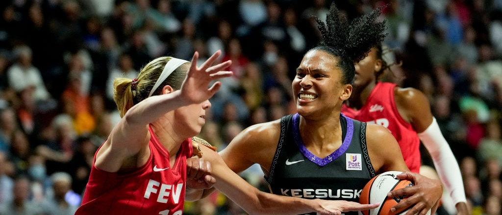 The Sun ganó el segundo partido y eliminó a Caitlin Clark y a The Fever de los playoffs de la WNBA