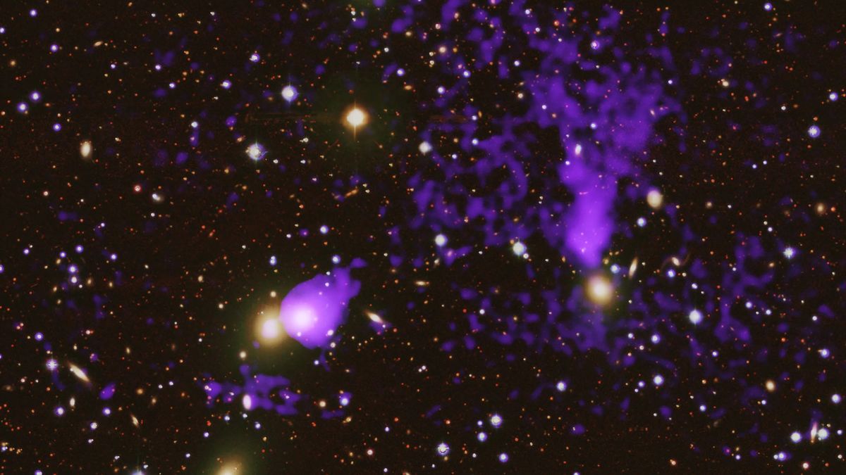 El telescopio de rayos X Chandra de la NASA ve corrientes de gas cruzadas en un cúmulo de galaxias distantes (imagen)