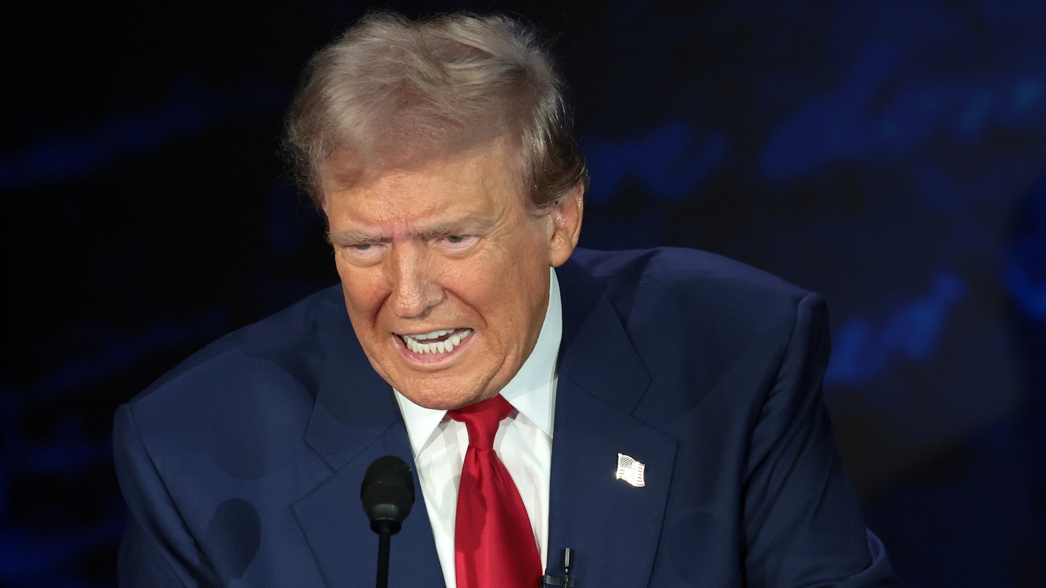 Donald Trump afirma de forma extraña que los inmigrantes comen perros y gatos durante un debate
