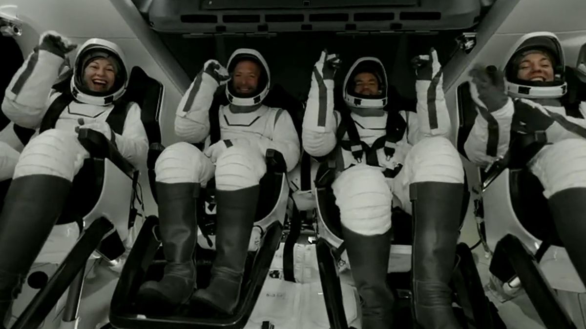 Los astronautas de la misión privada Polaris Dawn de SpaceX aterrizan para finalizar la histórica misión de caminata espacial