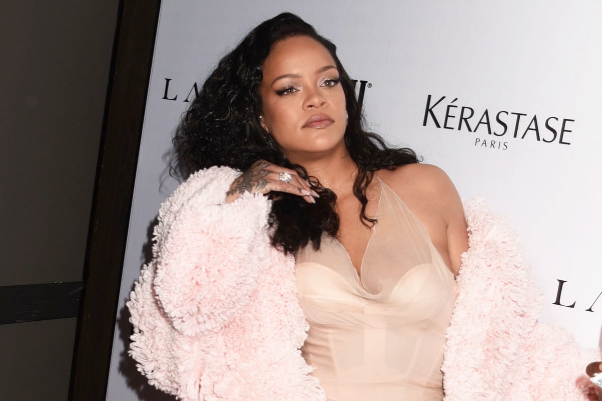 Rihanna aparentemente desdeña a Naomi Campbell en el desfile de Alaïa NYFW — MIRA