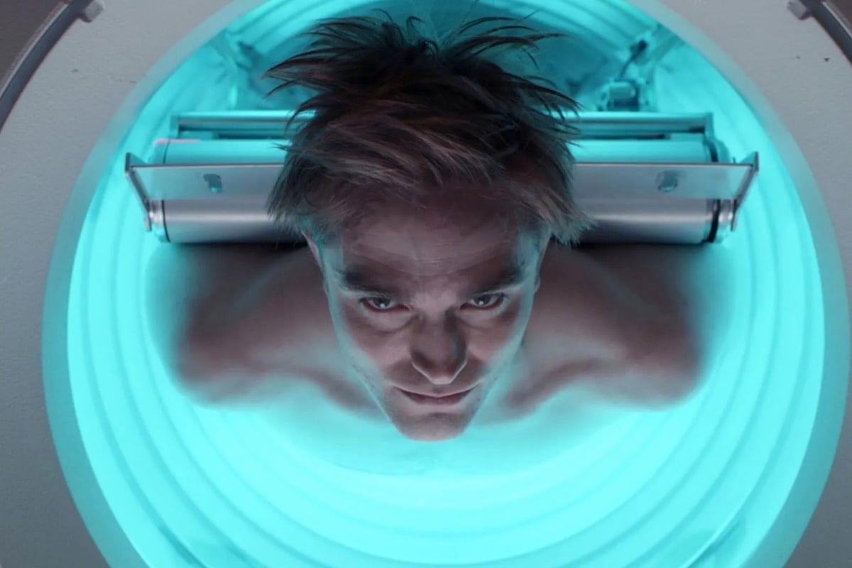 Robert Pattinson una y otra vez en el tráiler de Mickey 17 — MIRA