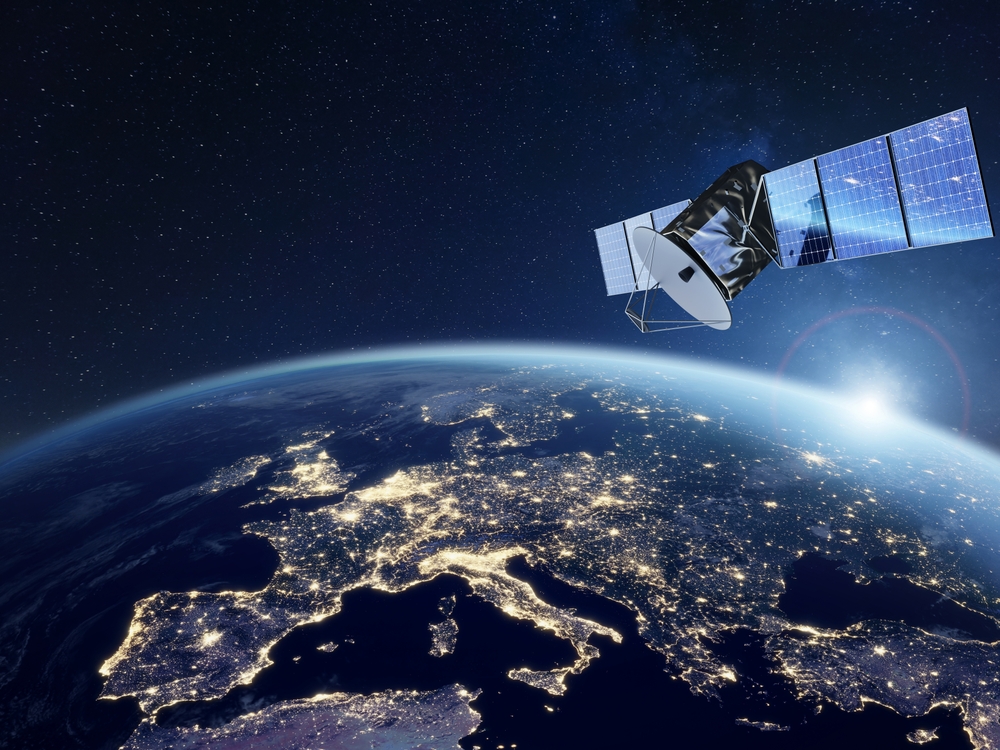 ¿Con qué frecuencia los satélites se estrellan contra la Tierra y existen peligros en su regreso?