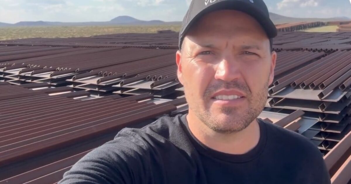 Ben Bergquam, de Real America’s Voice, expone un enorme “cementerio del muro fronterizo” en Nuevo México (VIDEO) | The Gateway Pundit