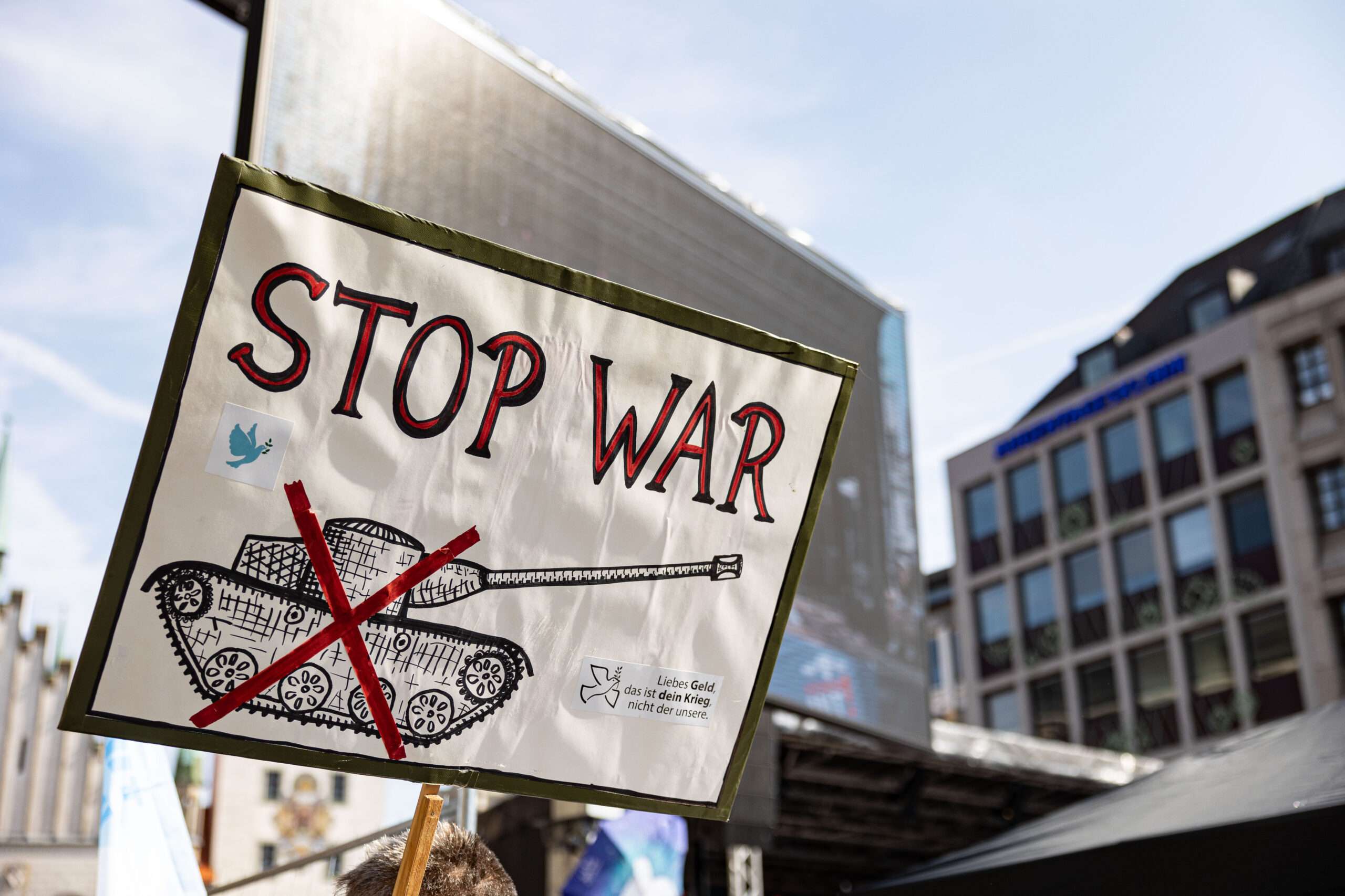 Harris y Trump dicen que quieren la paz, pero ninguno tiene un plan.