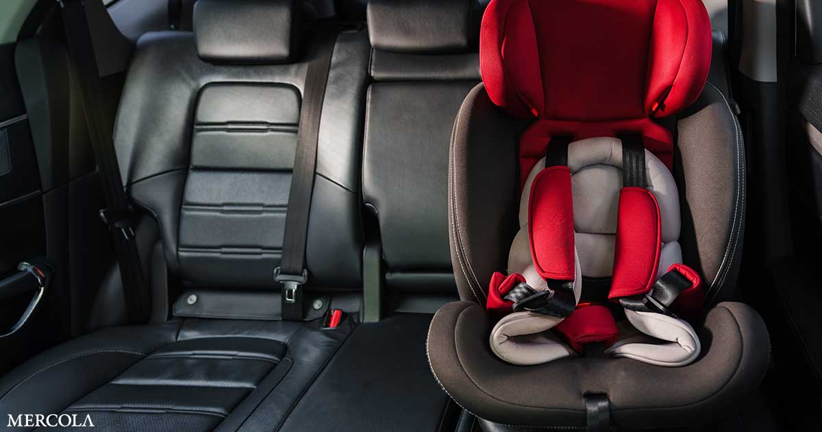 El asiento de seguridad de su hijo podría contener sustancias químicas tóxicas