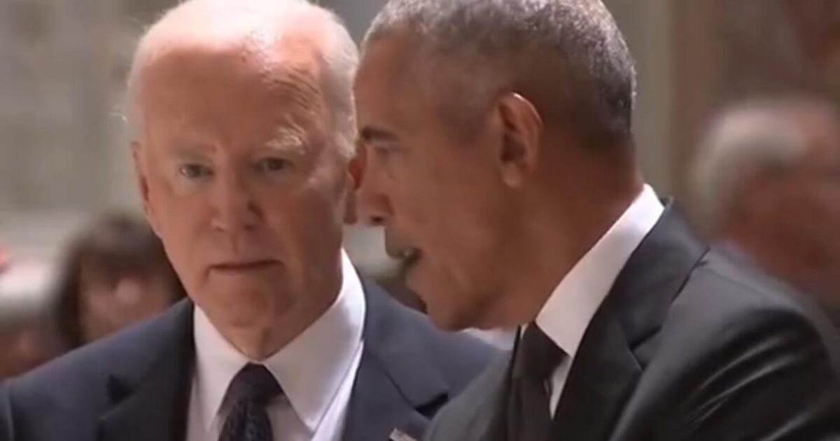 Joe Biden y Barack Obama comparten tenso intercambio en el funeral de Ethel Kennedy (VIDEO) | El experto en puerta de enlace