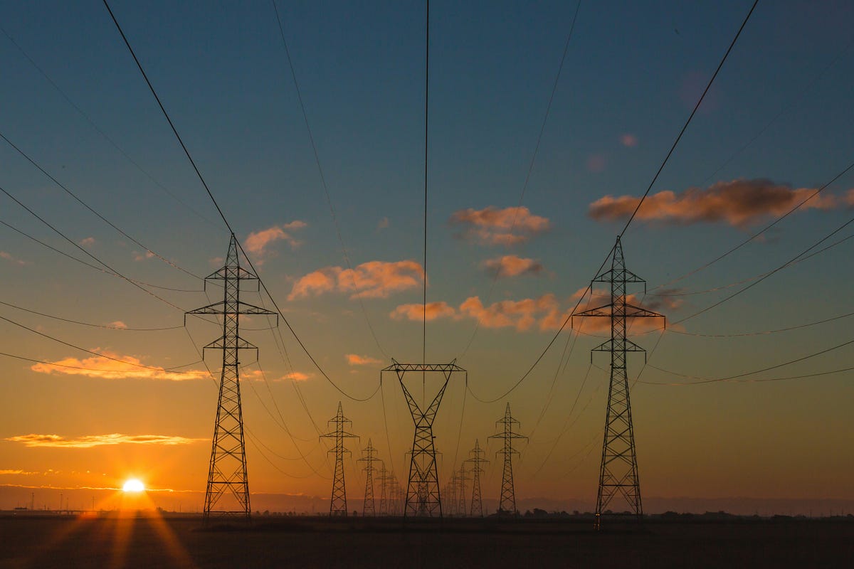 Energía masiva para GPU masivas que potencian la IA | por Geo Zhang