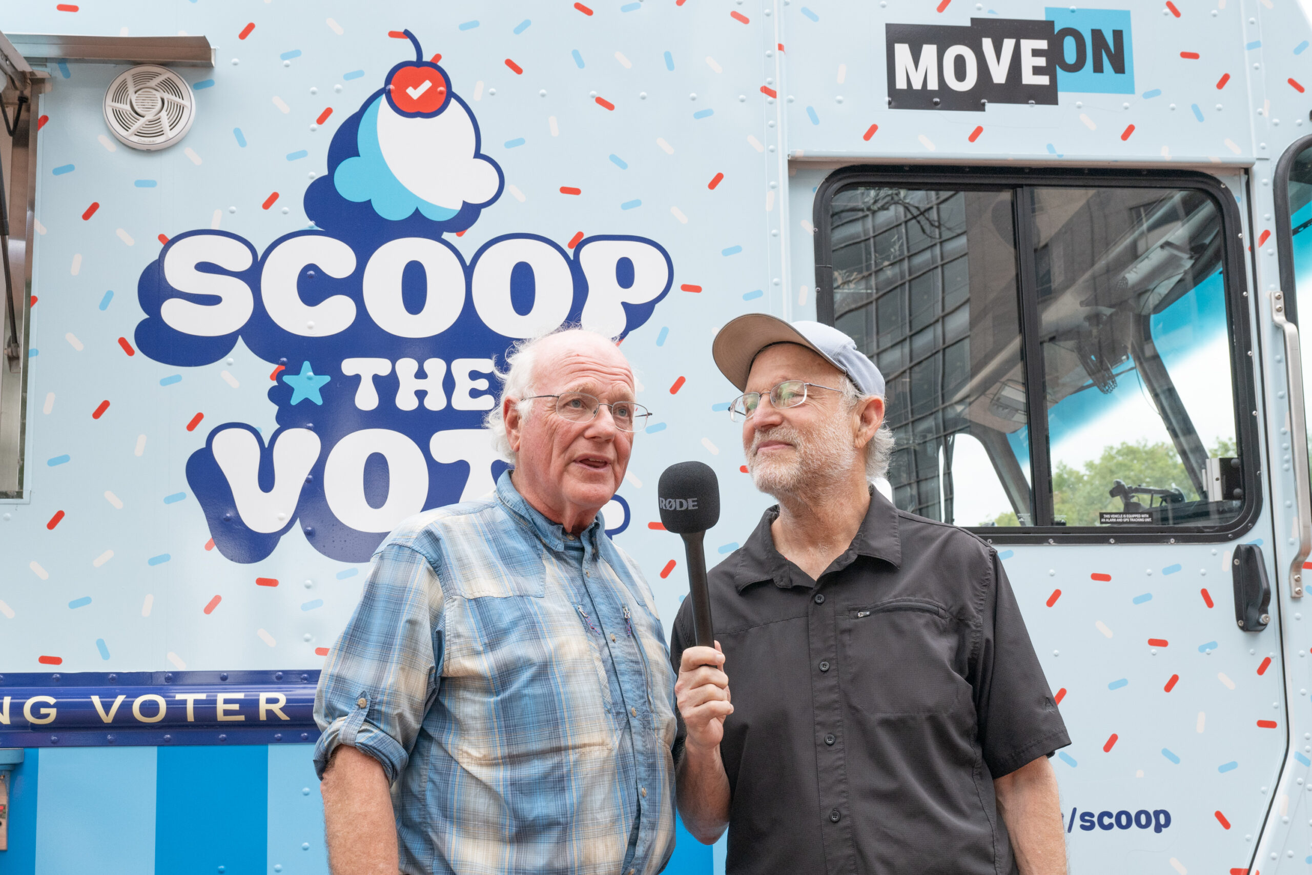 Un día en la vida de un organizador de MoveOn que viaja por el país regalando helados