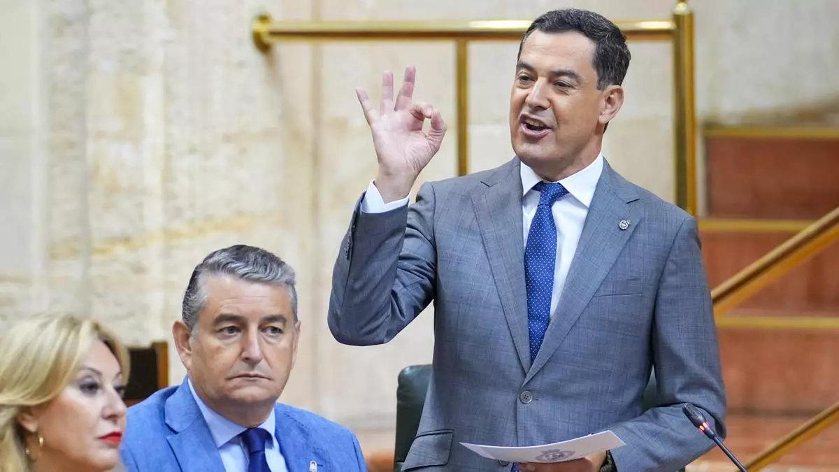 Juanma Moreno justifica los contratos a dedo en Salud tirando de lo que hizo el PSOE en la Junta