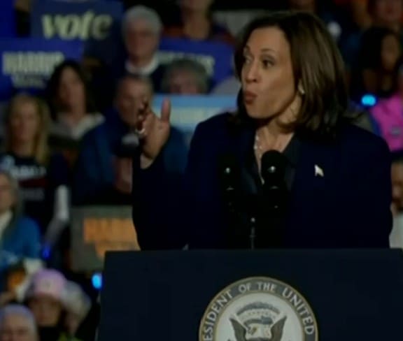 Kamala Harris critica a Donald Trump por el aborto en Wisconsin