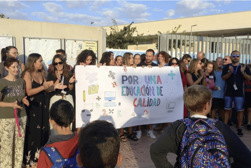 El colegio Playas de Orihuela sigue en crisis por la masificación
