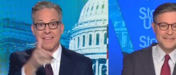 Jake Tapper destruye a Mike Johnson después de mentir por Trump