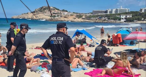 Policías de Capdepera soplan el whiste