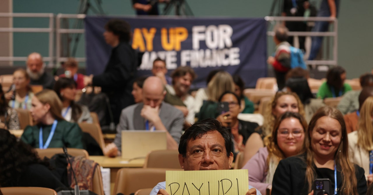 El acuerdo COP29 dice que alguien debería pagar para ayudar a los países en desarrollo, pero no quién