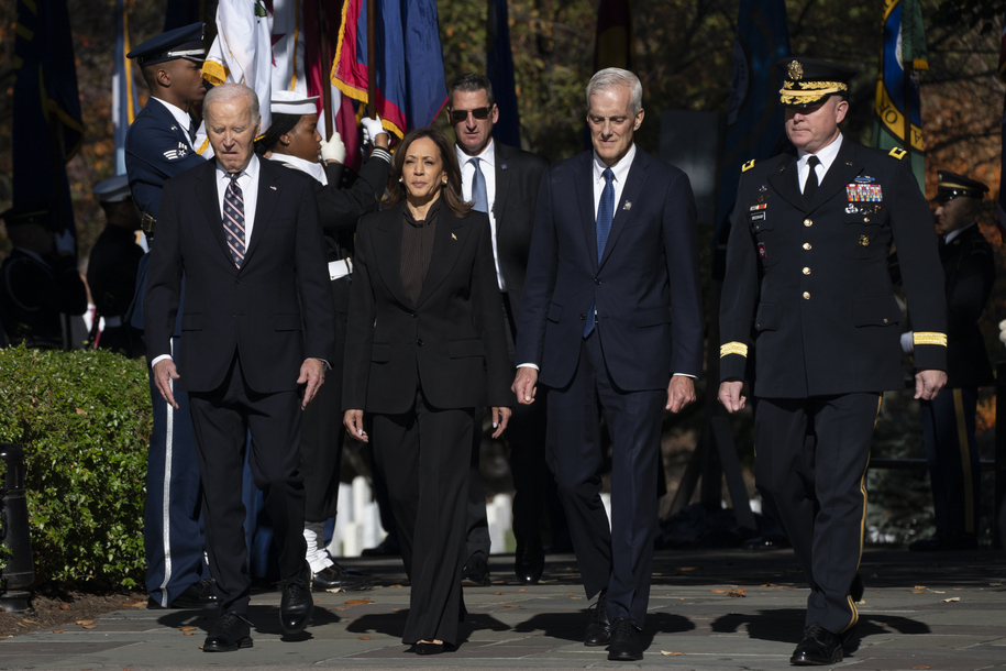 Biden respeta a los veteranos, Trump forma su equipo de horribles