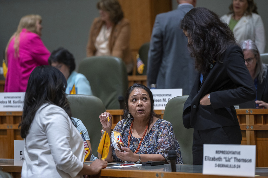 El número de mujeres que son legisladoras estatales alcanza un nivel récord