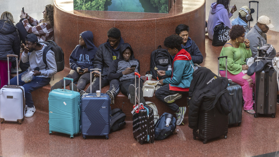 Muchos estadounidenses se van de vacaciones con familiares del MAGA