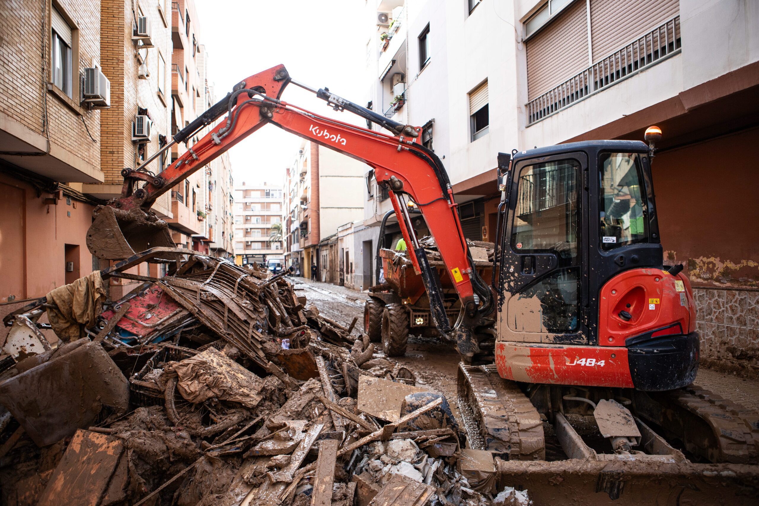 Las mortales inundaciones de la DANA han impactado el impresionante crecimiento económico de España, advierte el banco nacional