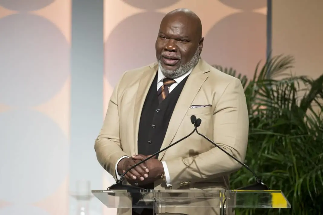‘Problema provocado por todo el estrés de las acusaciones’: el sermón dominical del obispo TD Jakes fue interrumpido por su susto médico, los espectadores creen que tuvo un ‘derrame cerebral’