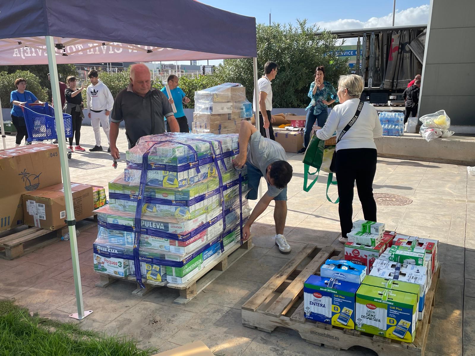 Torrevieja coordina una gran ayuda para las víctimas de las inundaciones en Valencia