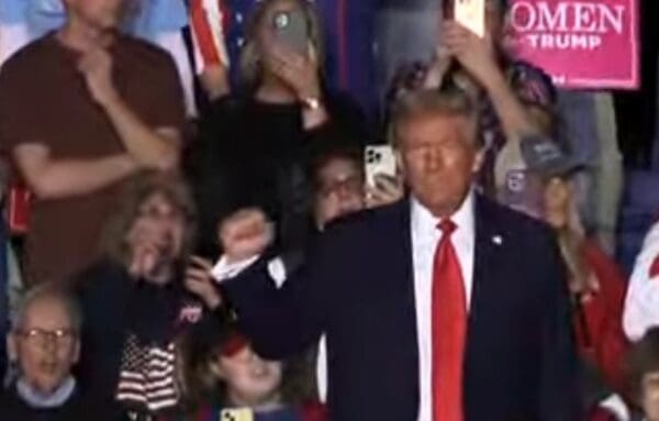 Trump bombardea en Pensilvania mientras la manifestación de lectura está a la mitad
