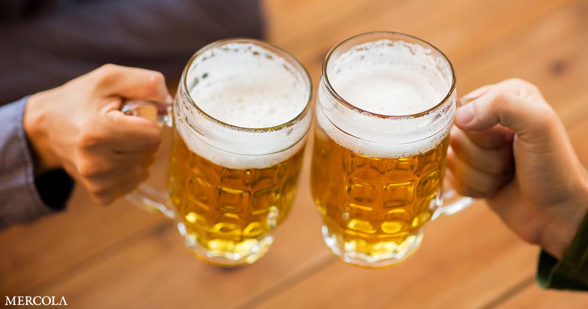 El consumo de alcohol pone a los hombres en mayor riesgo de sufrir gota que a las mujeres