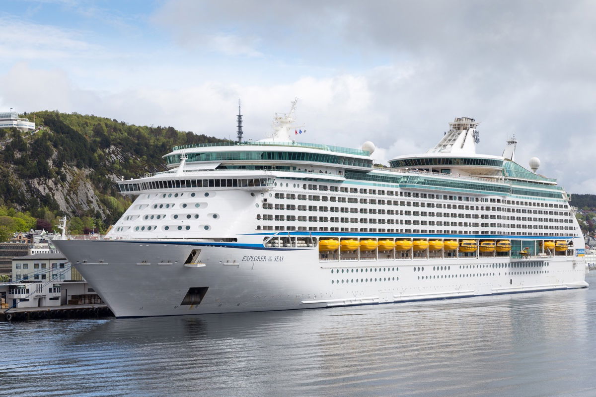 Crucero de Royal Caribbean golpeado por una enorme ola « Euro Weekly News