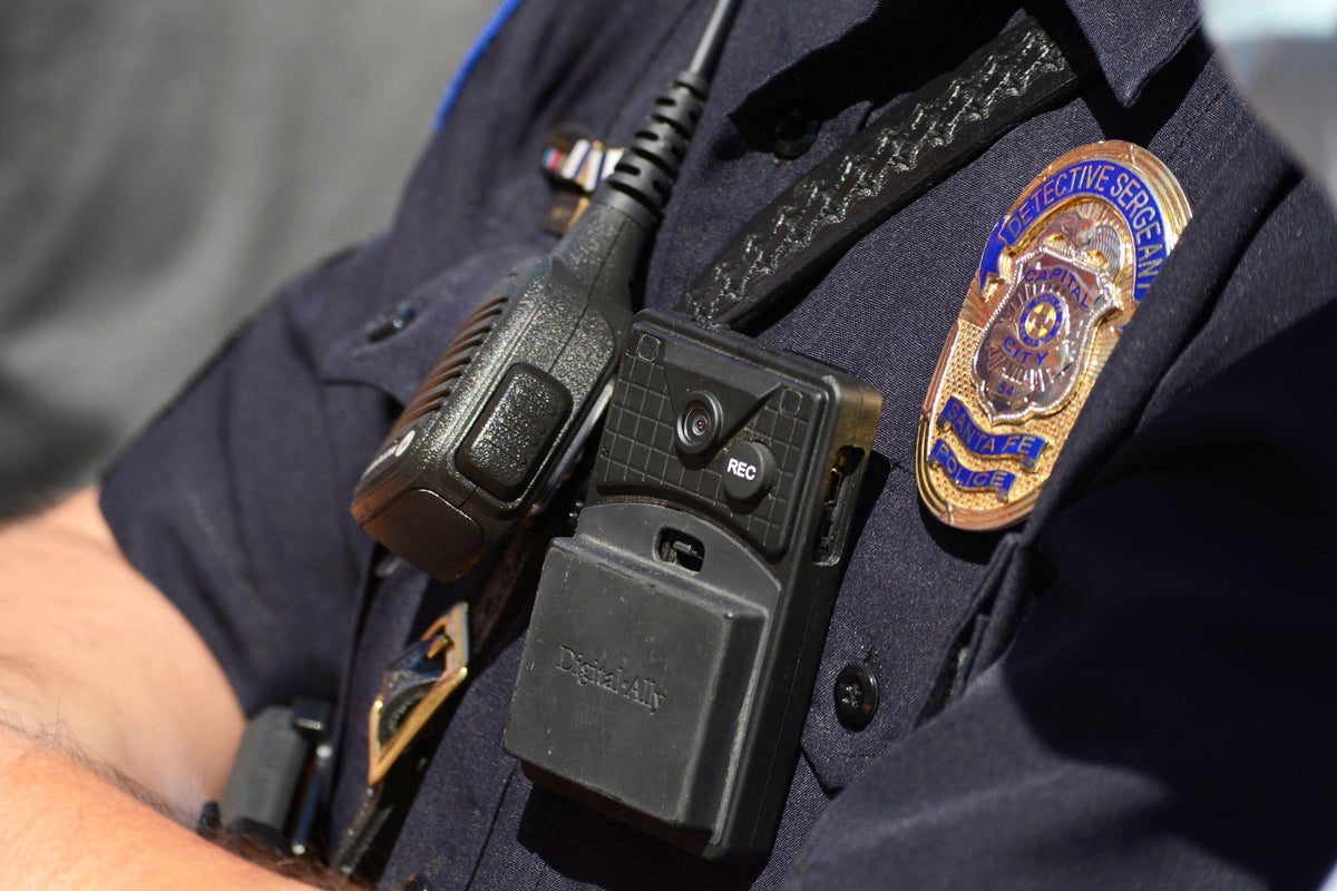 El análisis de IA de los vídeos de las cámaras corporales de la policía revela lo que suele suceder durante las paradas de tráfico