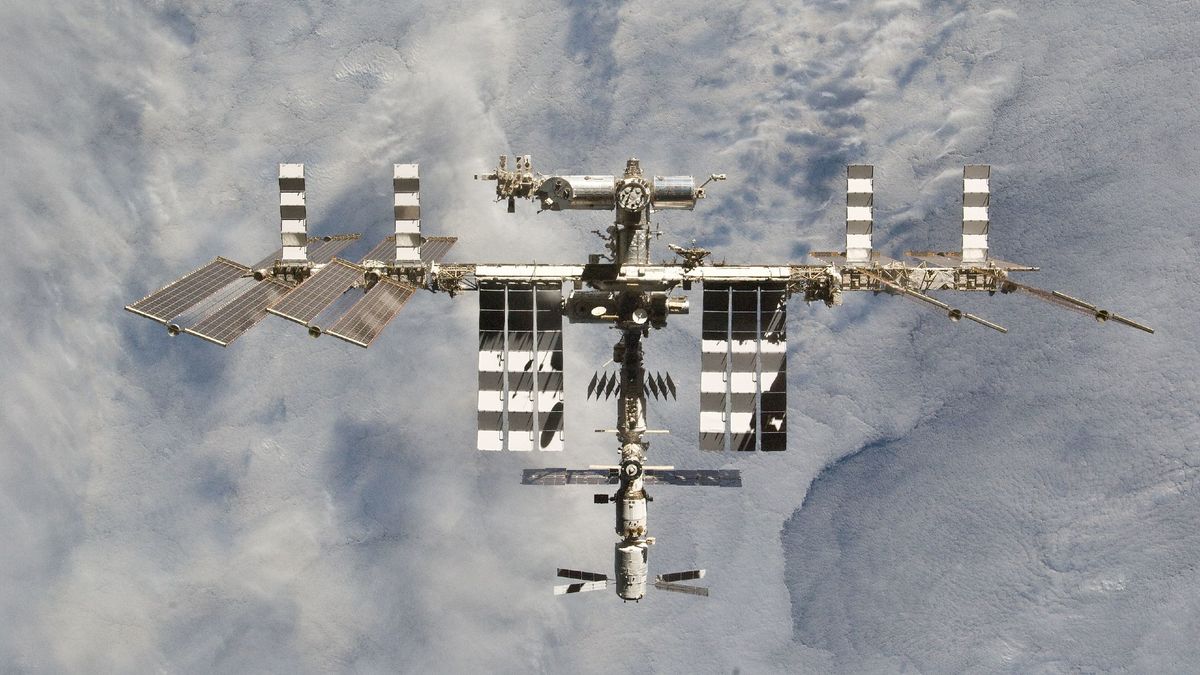 La ISS dispara propulsores para esquivar un trozo de basura espacial