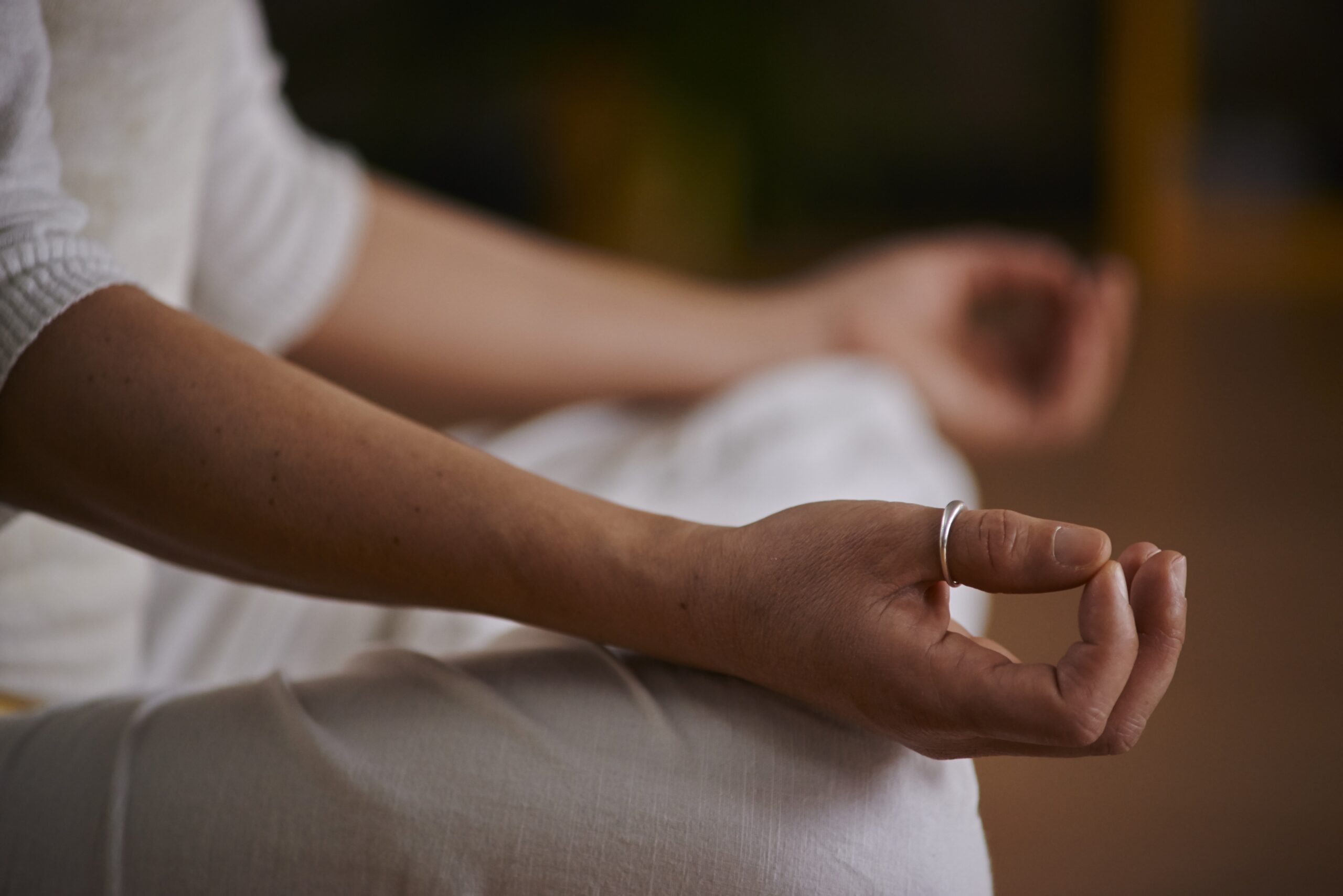 Un instructor de yoga afirmó que tenía “línea directa” con Dios antes de agredir sexualmente a sus estudiantes en España