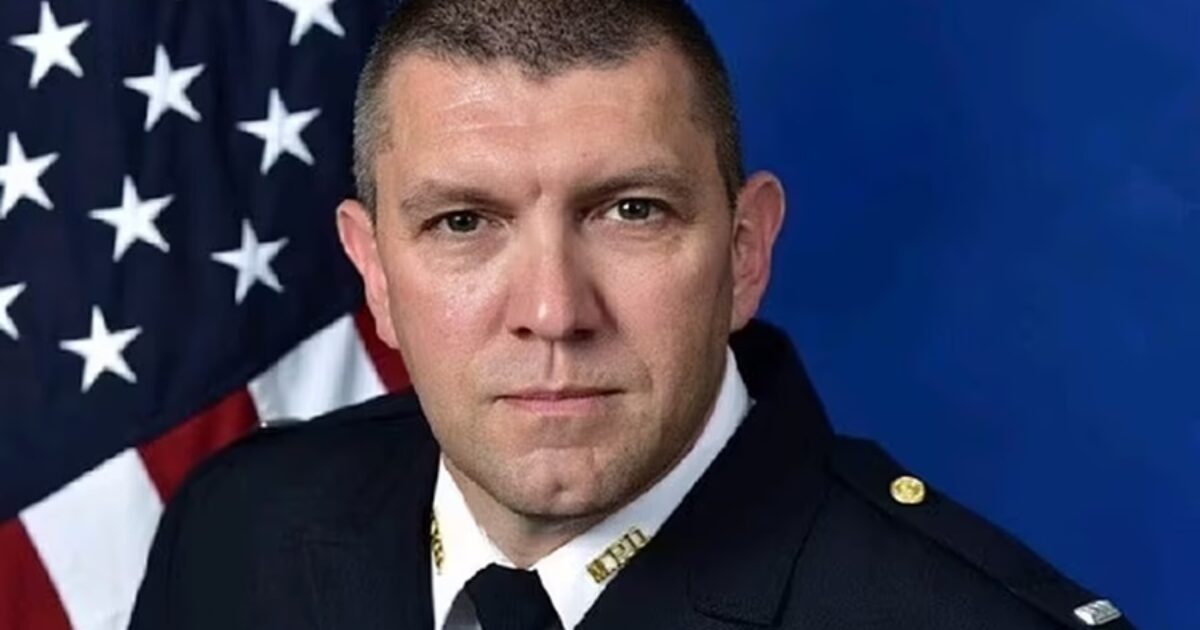 Ex oficial de policía de DC condenado por estar en contacto con el líder de Proud Boys, Enrique Tarrio, antes del 6 de enero | El experto en puerta de enlace