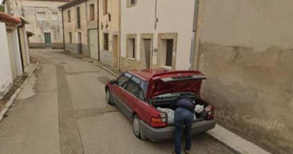 Un coche de Google Maps captura a un hombre escondiendo un cuerpo en el maletero del coche