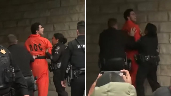 Luigi Mangione grita a las cámaras mientras la policía lo lleva corriendo al juzgado