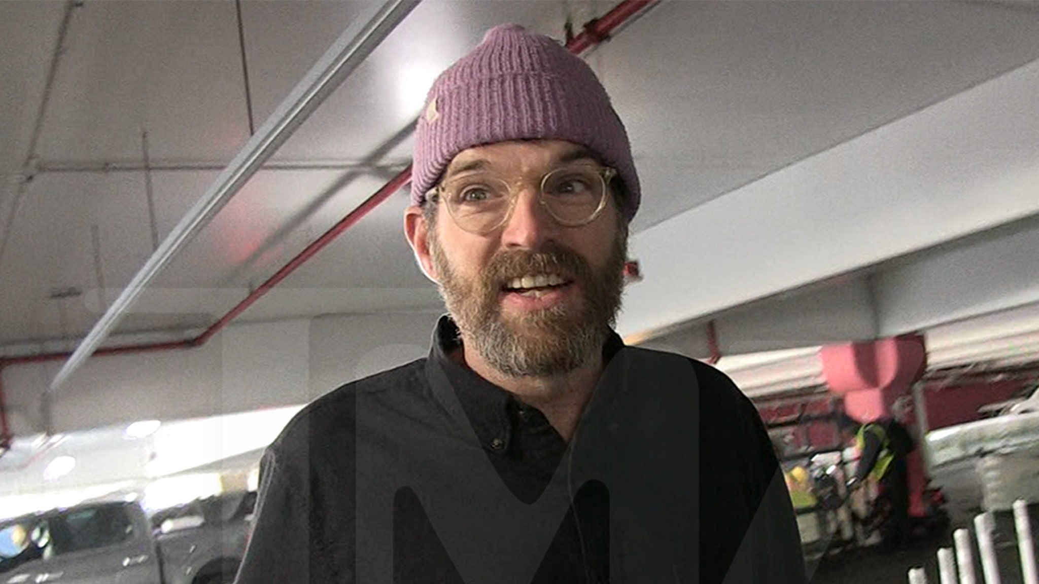 Timothy Simons recuerda haber trabajado en el infame anuncio navideño de incesto de Folgers
