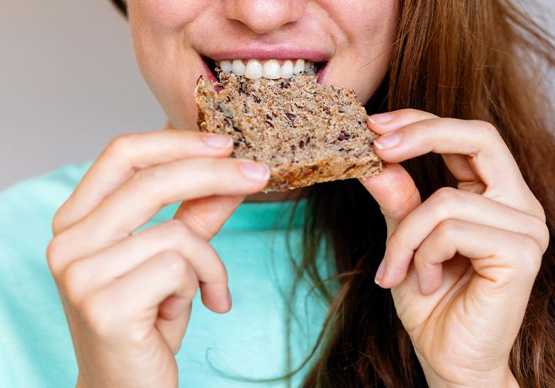 ¿Cómo se adaptaron los humanos a digerir los alimentos con almidón?