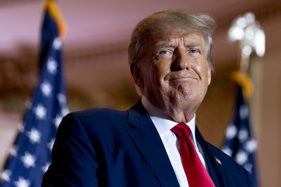Trump promete poner fin a la ciudadanía por nacimiento, al diablo con la Constitución