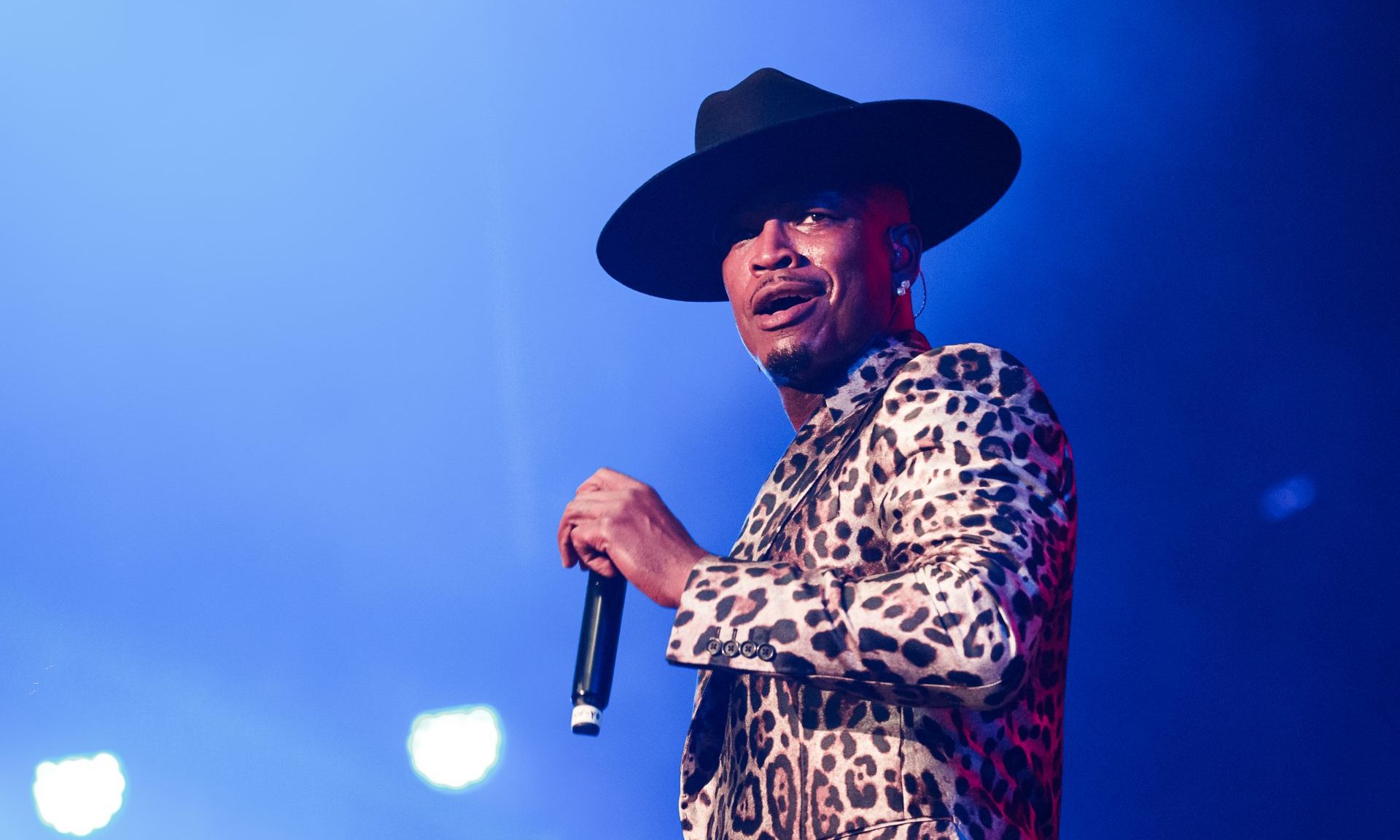 La Dra. Cheyenne Bryant entra mientras evalúa la vida amorosa de Ne-Yo