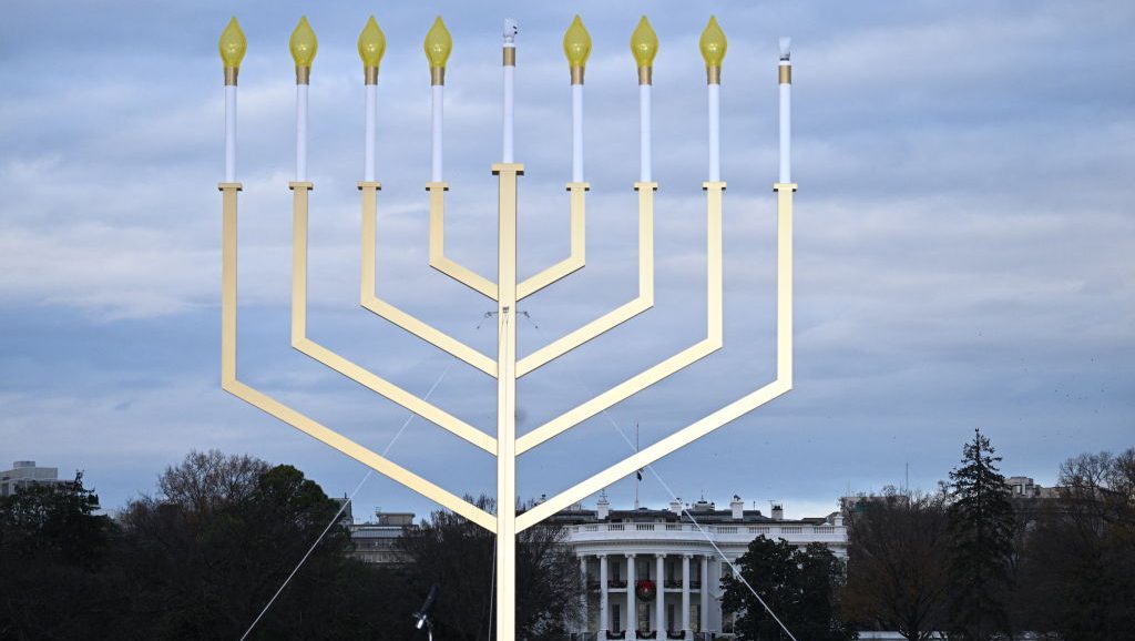 ¿Cuándo es Hanukkah 2024? Ver fechas para las vacaciones – Hollywood Life