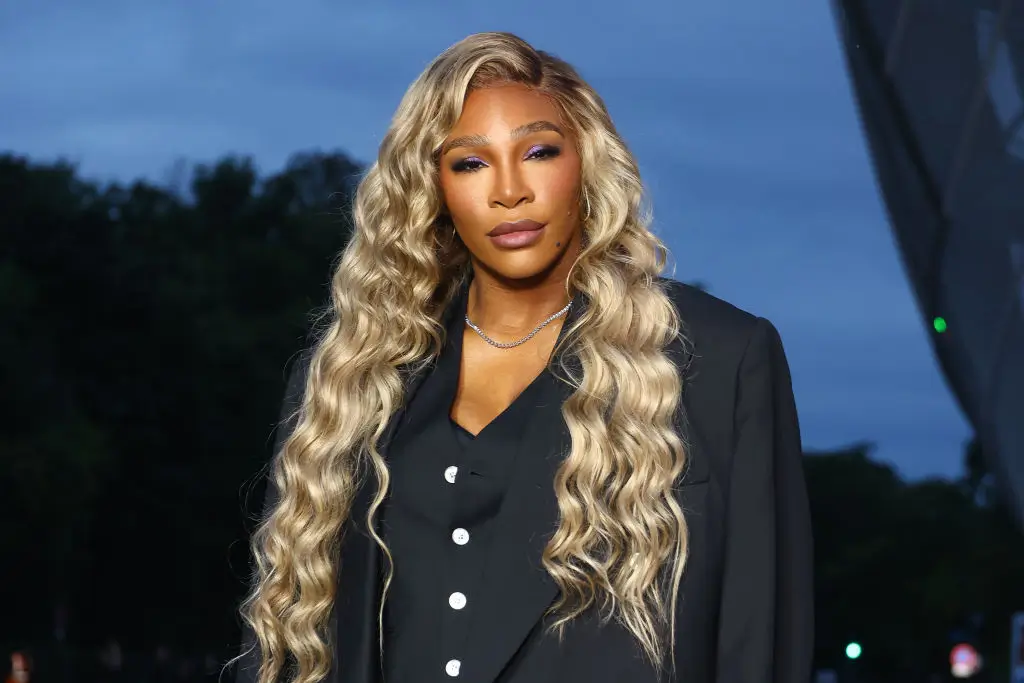 ‘¿Se considera esto un privilegio negro?’: Los fanáticos de Serena Williams van a la guerra con los trolls por cuestionar el enorme legado de 340 millones de dólares de la estrella del tenis