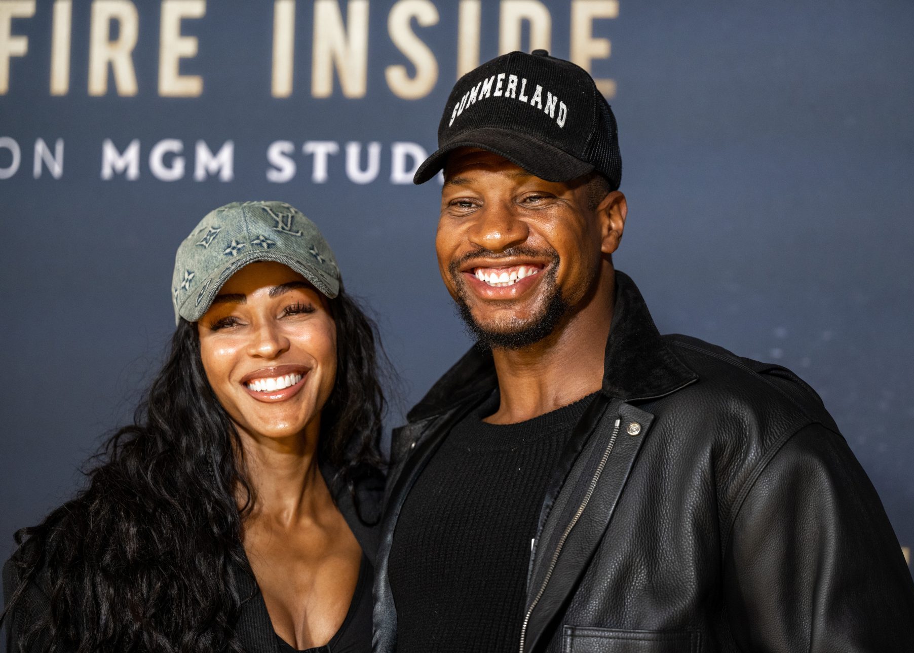 ¡En forma y excelente! Jonathan Majors y Meagan Good cierran Internet con abdominales asombrosos (FOTOS)