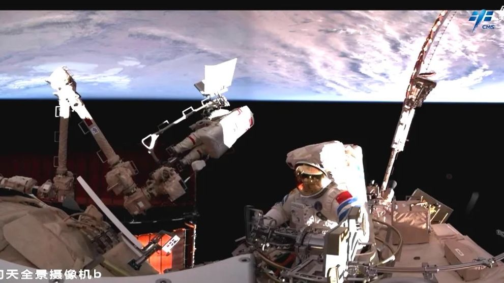 Astronautas chinos realizan una caminata espacial récord de 9 horas fuera de la estación espacial Tiangong (fotos)